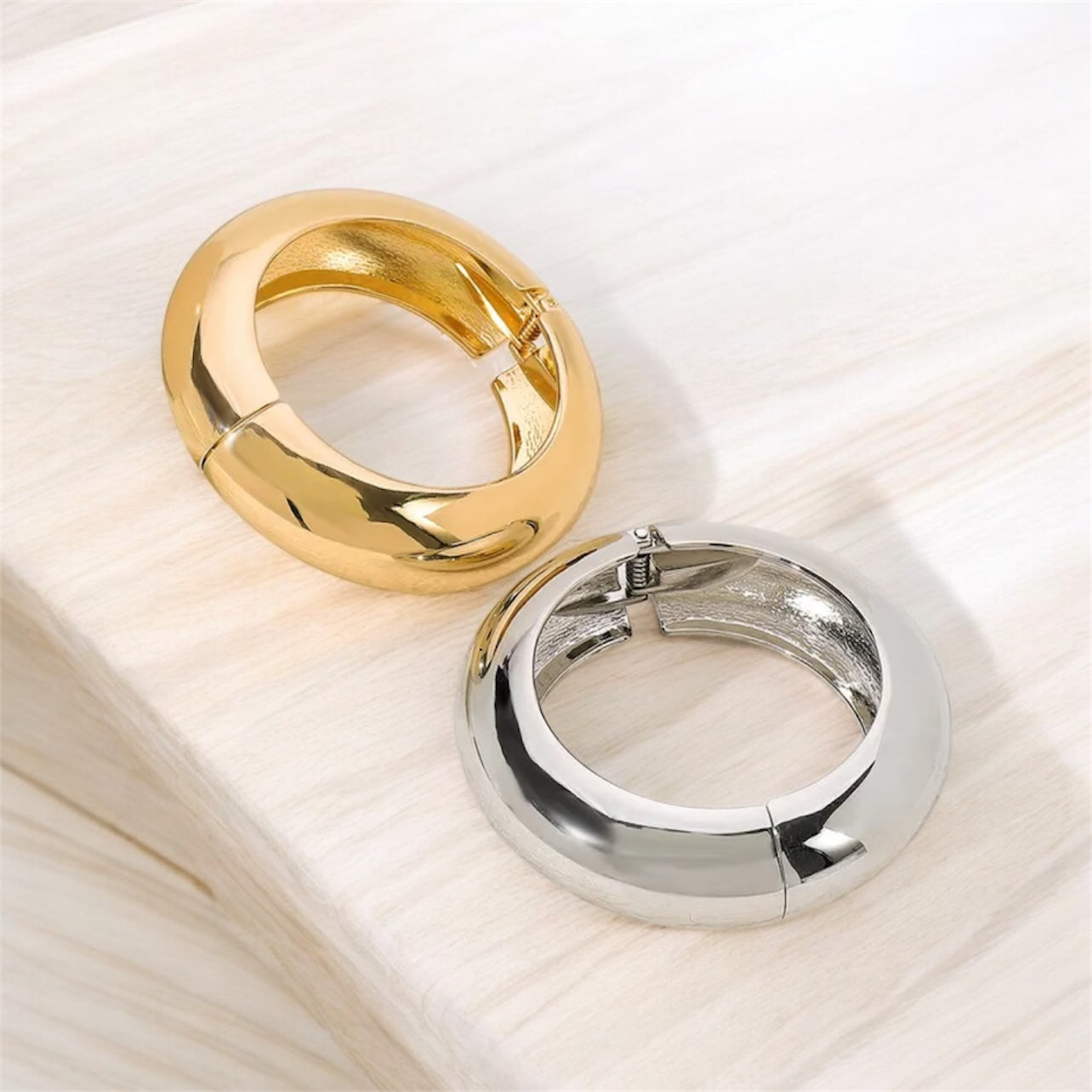 Fashion bangles