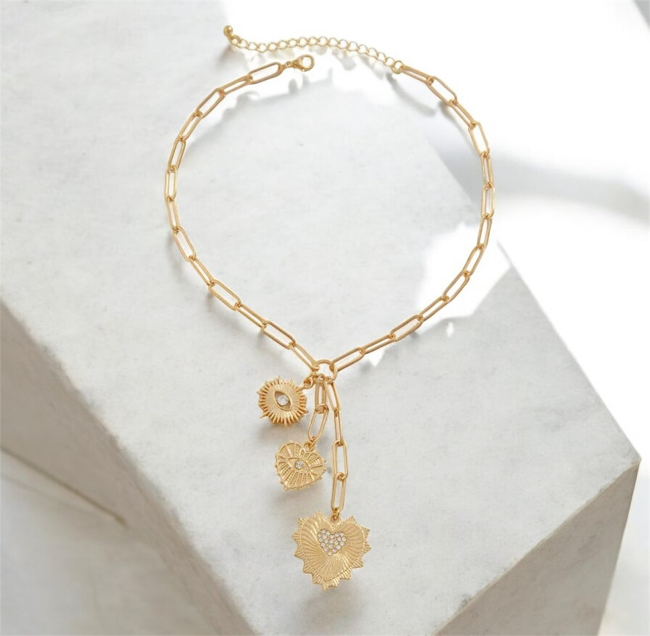 Heart shape pendant necklace